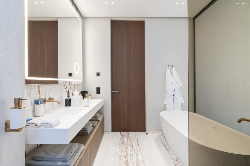 luxury_bathroom